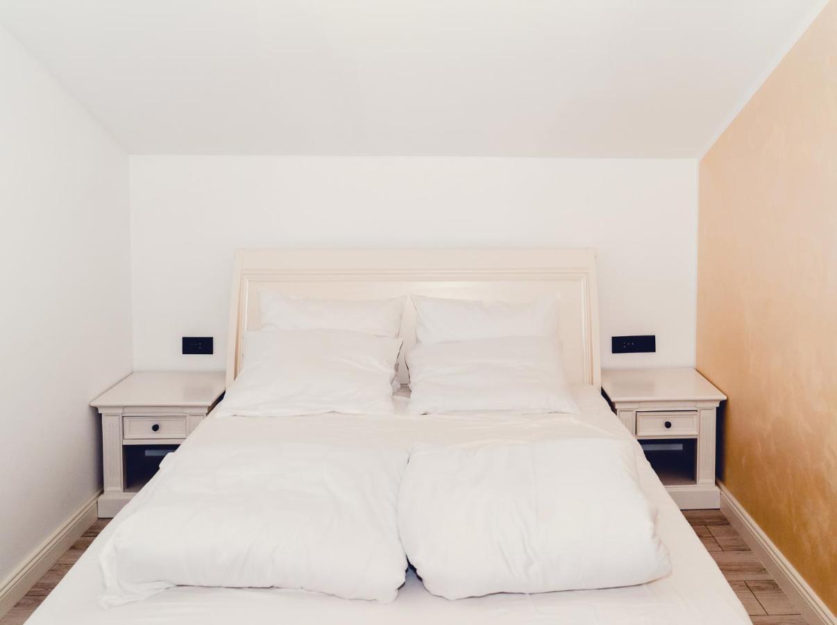 Casa Del Sole Hotel Alba Iulia Bagian luar foto