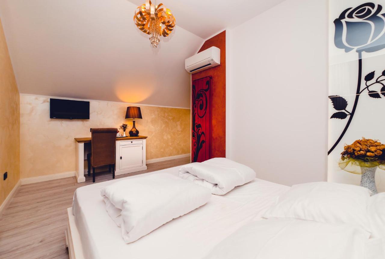 Casa Del Sole Hotel Alba Iulia Bagian luar foto