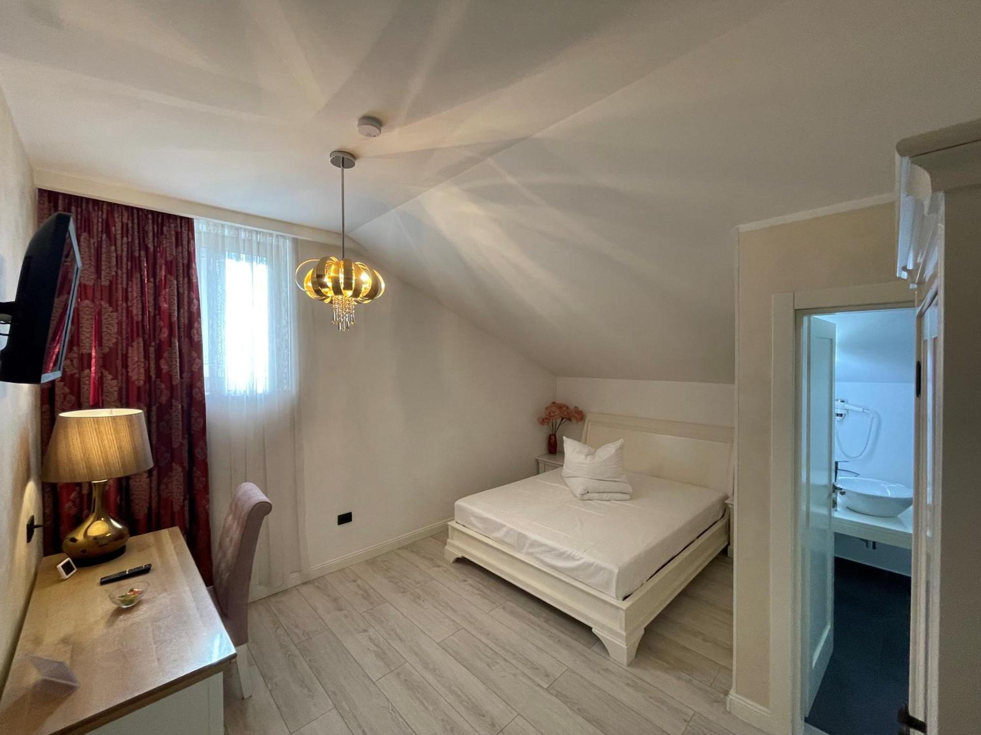 Casa Del Sole Hotel Alba Iulia Bagian luar foto