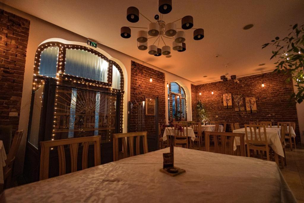 Casa Del Sole Hotel Alba Iulia Bagian luar foto